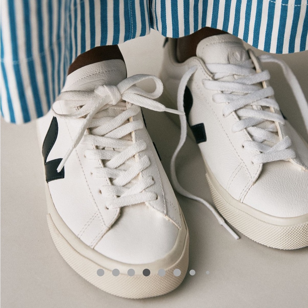 Veja Campo Black and White